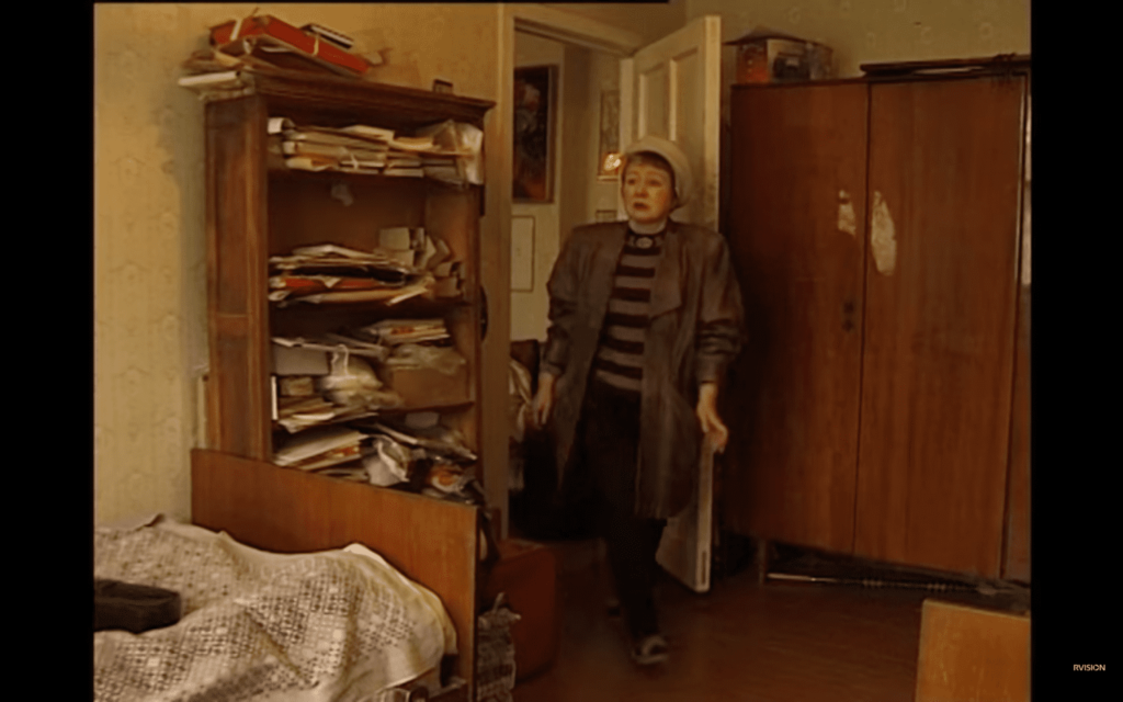 Скриншот из видео: «Горланова, или Дом со всеми неудобствами» (2001) / www.youtube.com