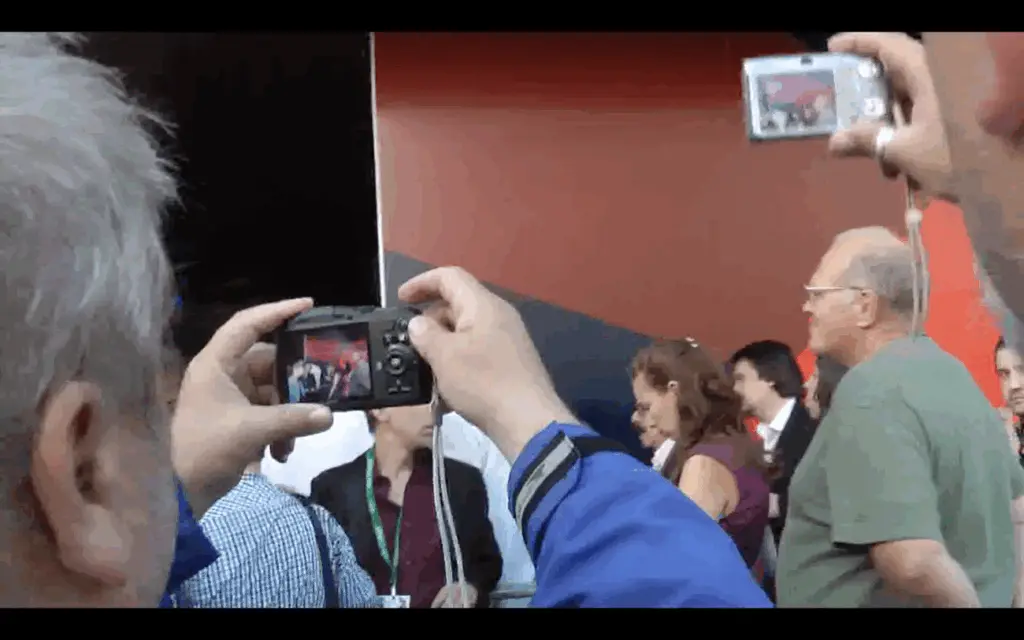 Скриншот www.youtube.com/@Gogolswifesм