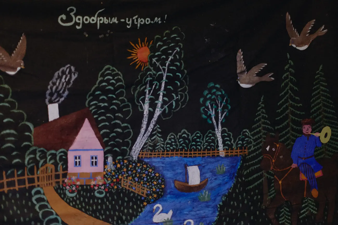 Полотенце, вышитое бабушкой Нины Кирвис Дарьей. Фото: Лиза Жакова для НВ