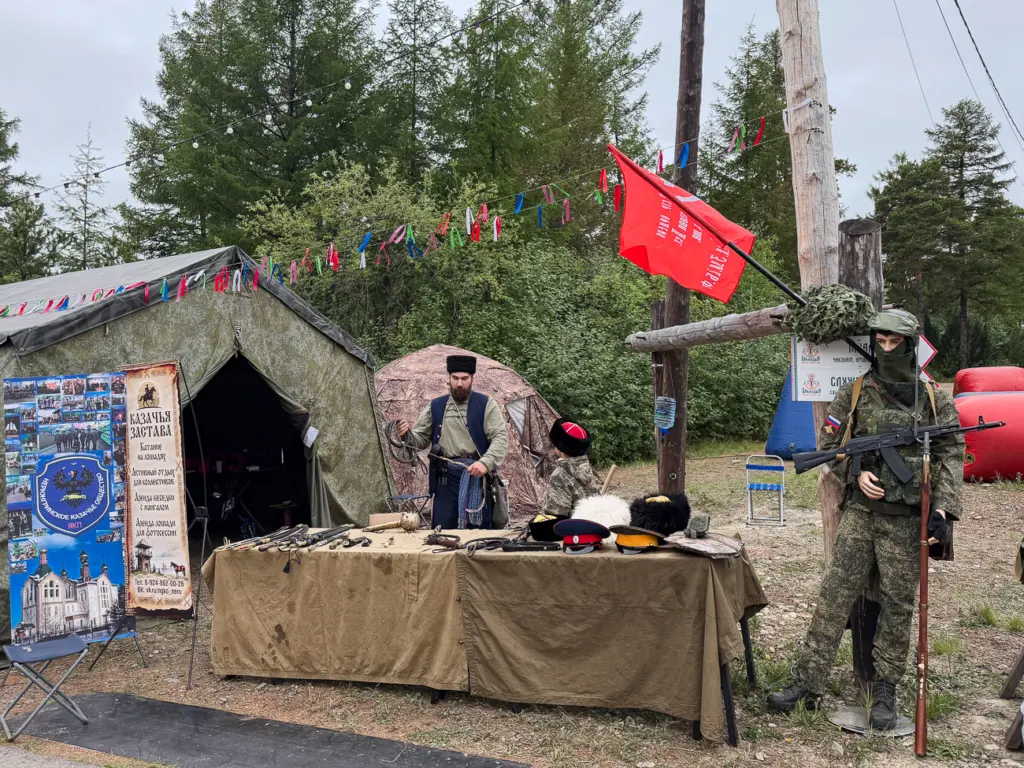 Казаки с оружием стали частью национального праздника эвенков