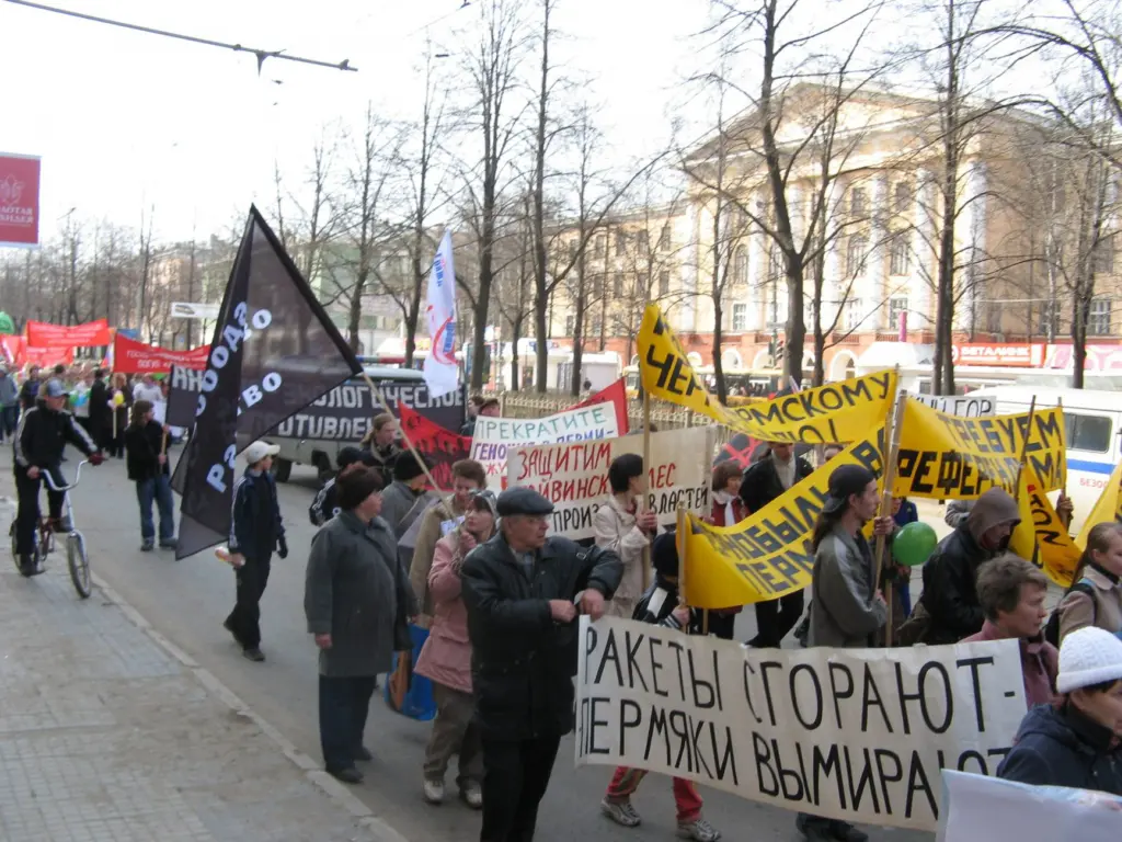 Колонна АЭС на первомайской демонстрации